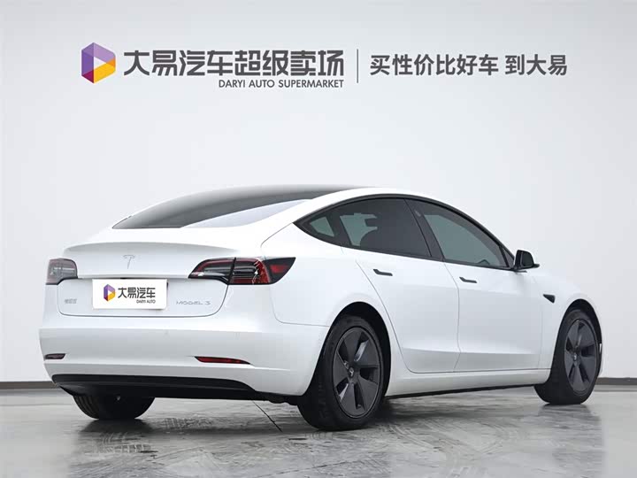 Фото 3 - Tesla Model 3