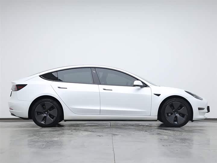 Фото 6 - Tesla Model 3