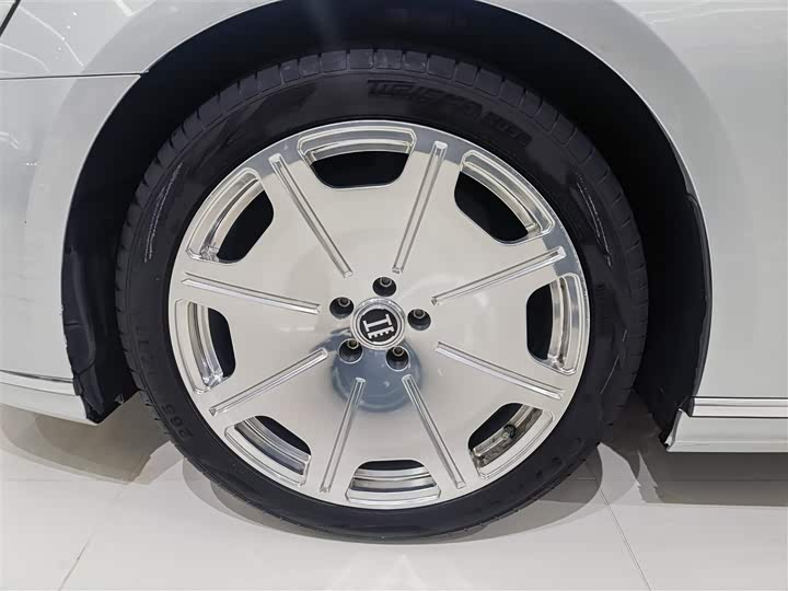 Фото 4 - Audi A8