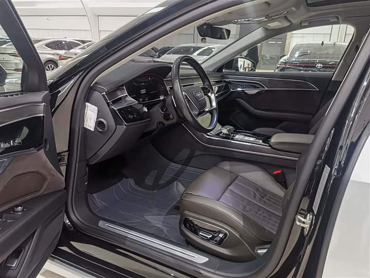 Фото 8 - Audi A8