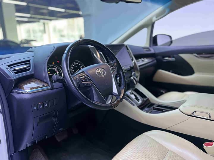 Фото 4 - Toyota Alphard