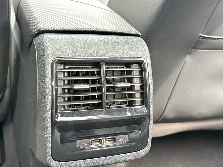 Фото 9 - Volkswagen Sagitar L