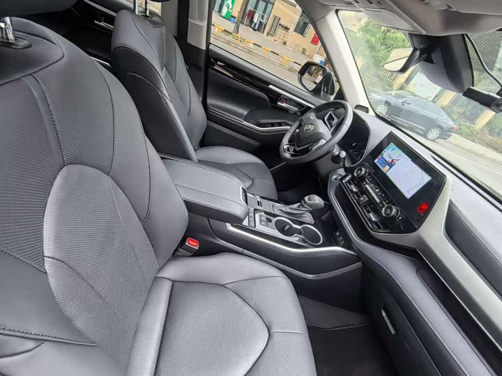 Фото 4 - Toyota Highlander