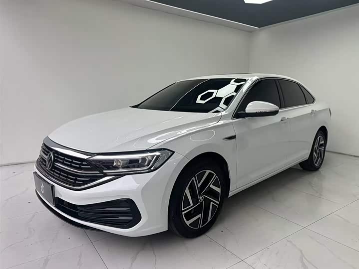 Фото 1 - Volkswagen Sagitar L