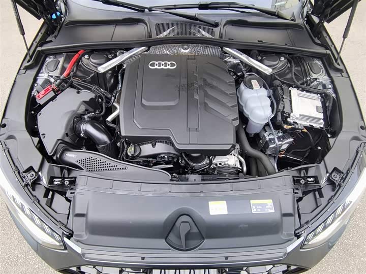 Фото 8 - Audi A4L