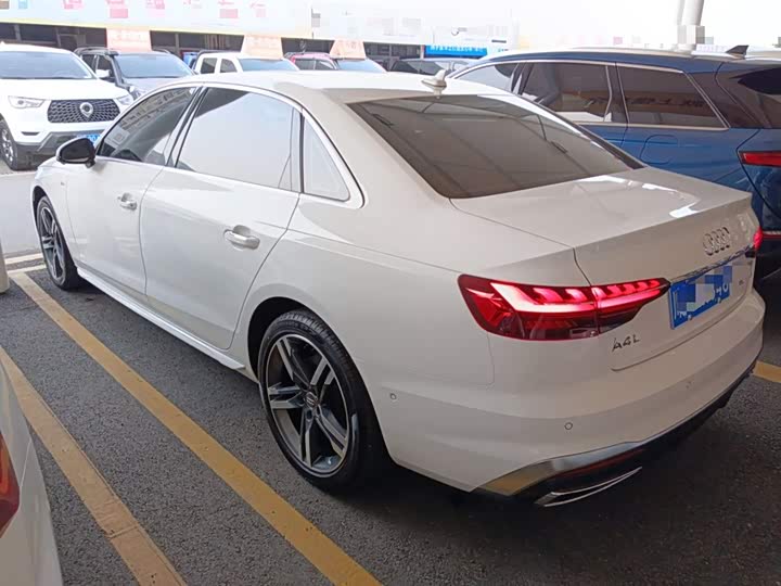 Фото 5 - Audi A4L