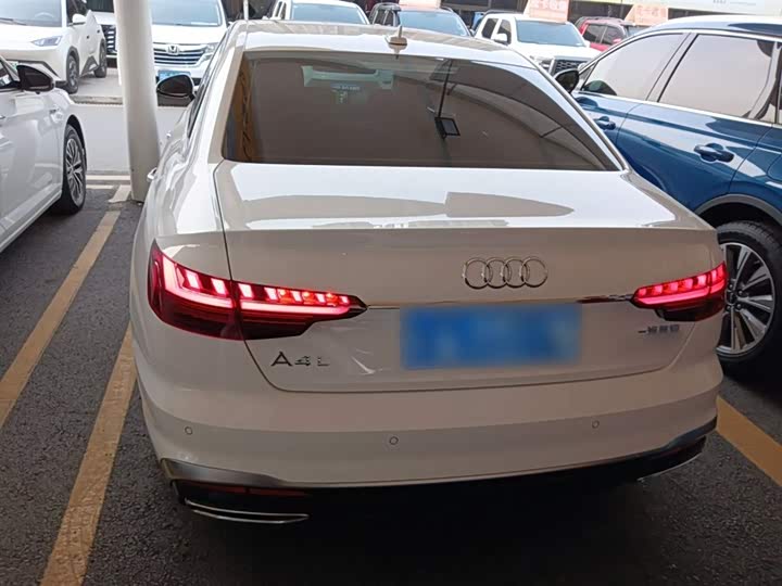 Фото 6 - Audi A4L