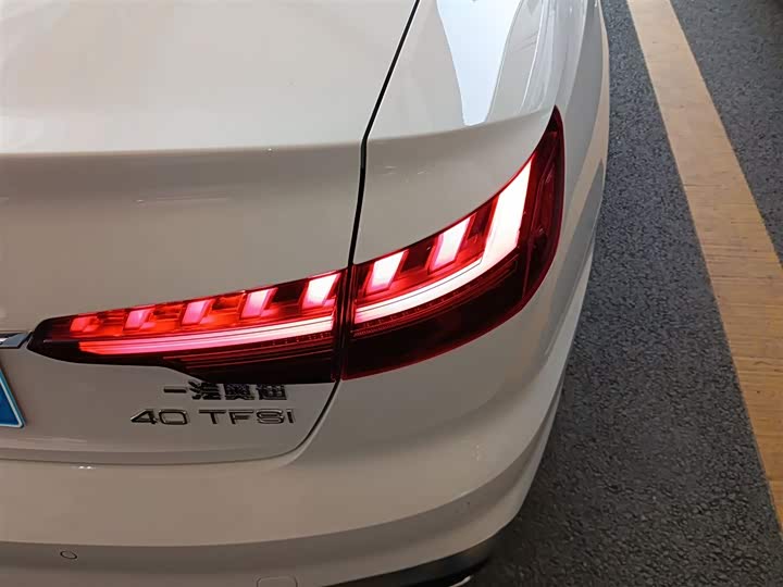 Фото 8 - Audi A4L