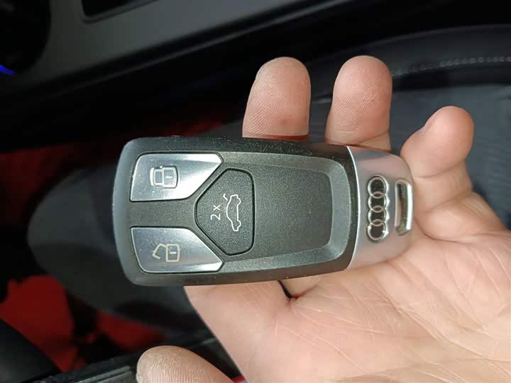 Фото 9 - Audi A4L