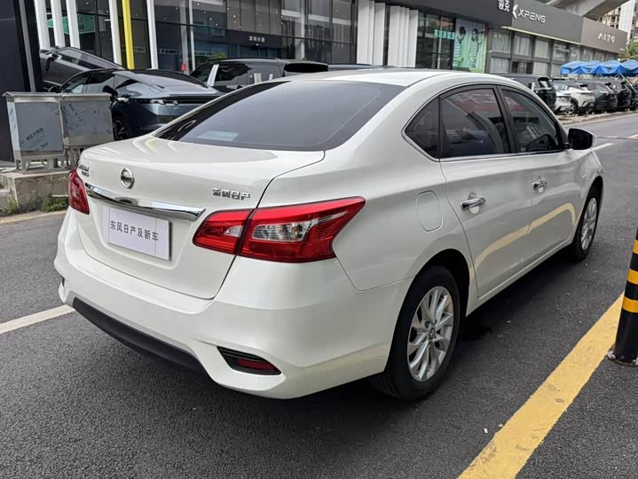 Фото 4 - Nissan Sylphy