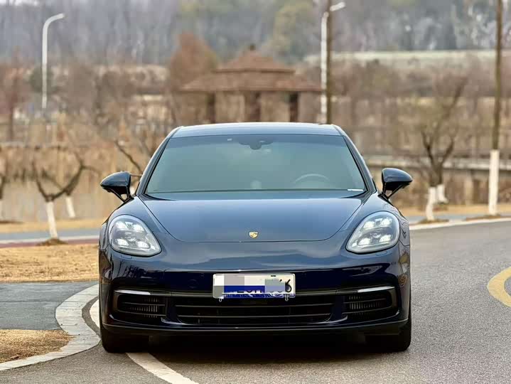 Фото 2 - Porsche Panamera