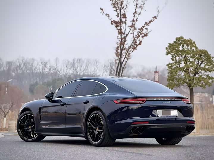 Фото 3 - Porsche Panamera