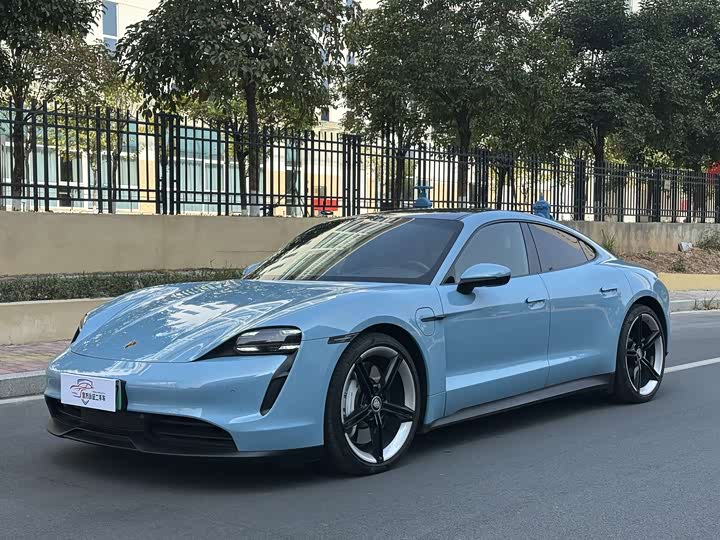 Фото 1 - Porsche Taycan