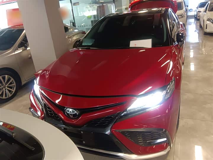 Фото 3 - Toyota Camry