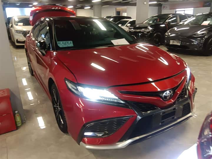 Фото 4 - Toyota Camry