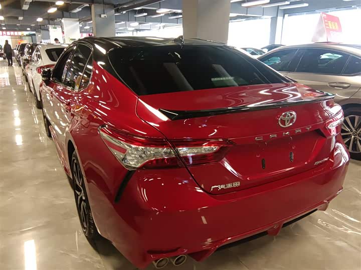 Фото 5 - Toyota Camry