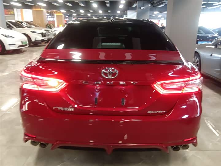 Фото 6 - Toyota Camry