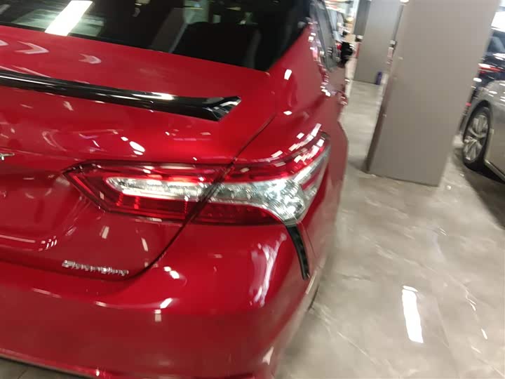 Фото 8 - Toyota Camry