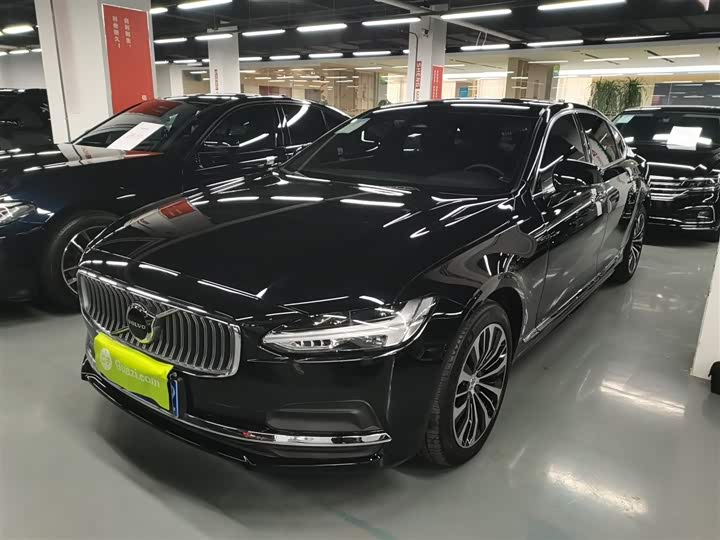 Фото 1 - Volvo S90