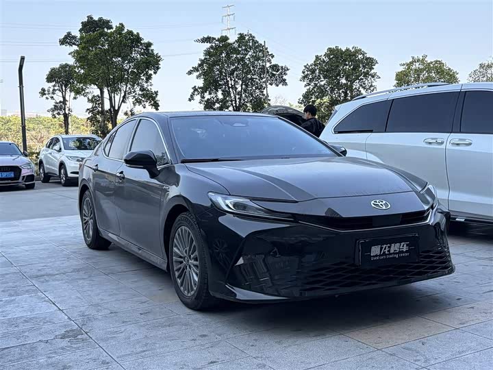 Фото 3 - Toyota Camry