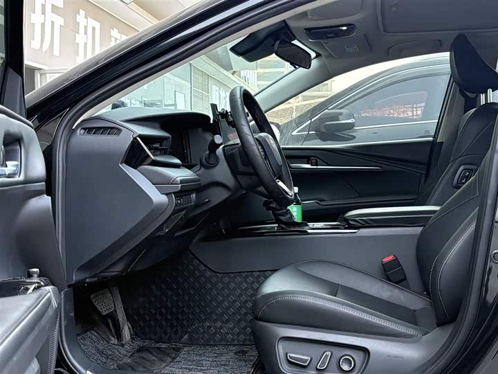 Фото 4 - Toyota Camry