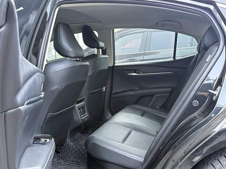 Фото 5 - Toyota Camry