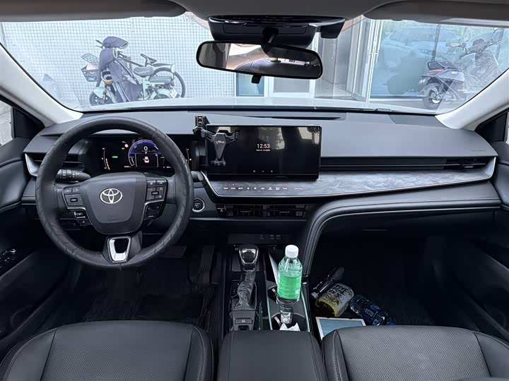 Фото 6 - Toyota Camry