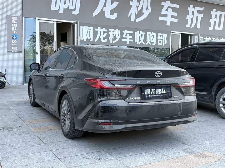 Фото 7 - Toyota Camry