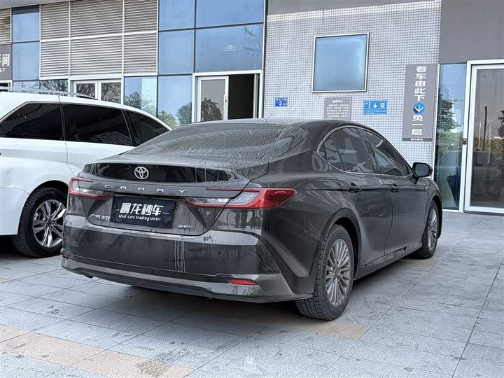 Фото 9 - Toyota Camry