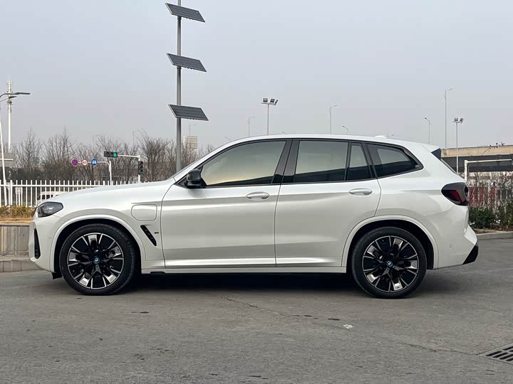Фото 3 - BMW iX3