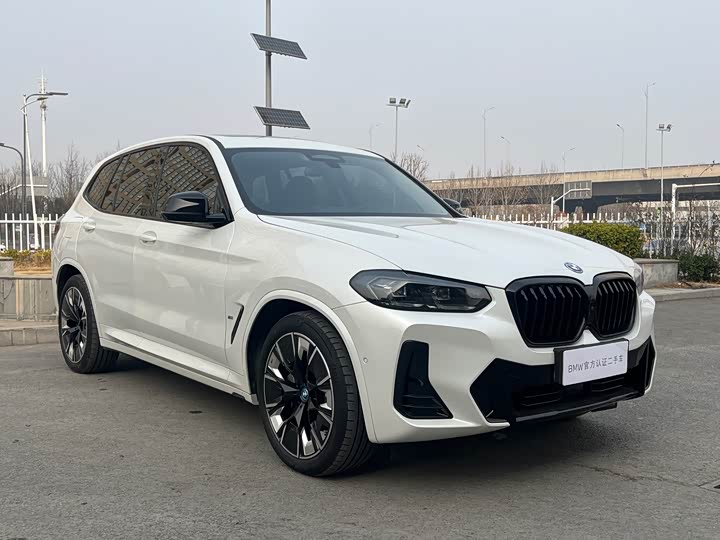 Фото 8 - BMW iX3