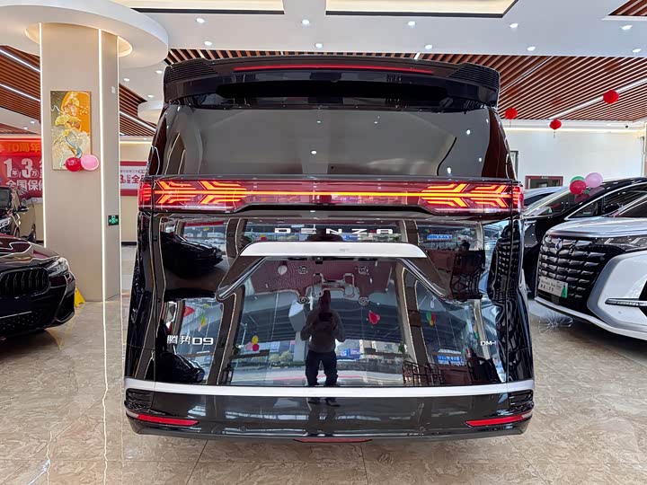 Фото 5 - Denza D9