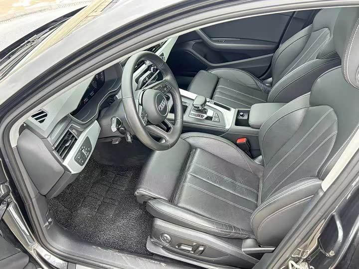 Фото 4 - Audi A4L