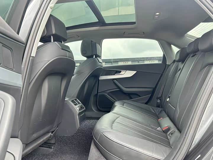 Фото 6 - Audi A4L