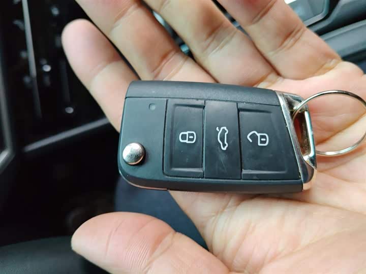 Фото 9 - Volkswagen Sagitar L