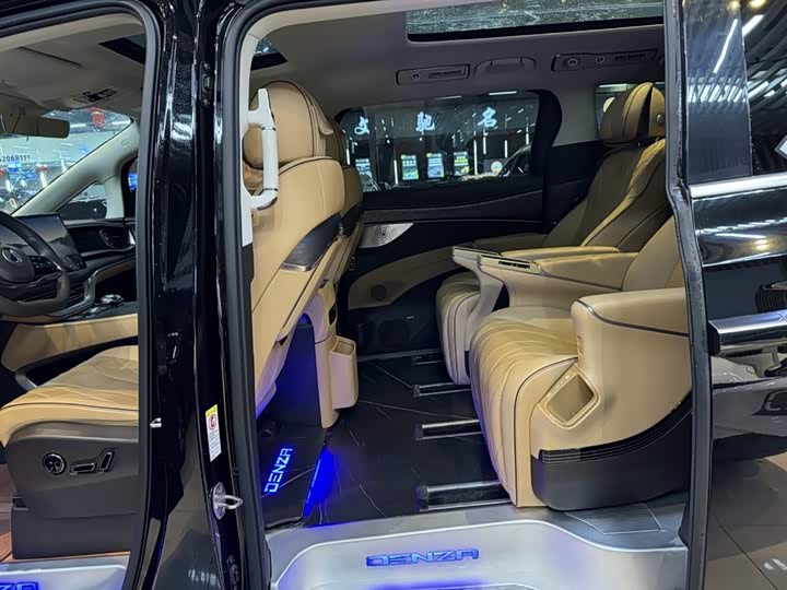 Фото 6 - Denza D9