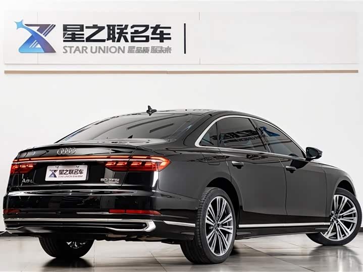 Фото 7 - Audi A8