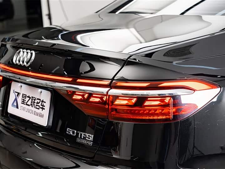 Фото 9 - Audi A8