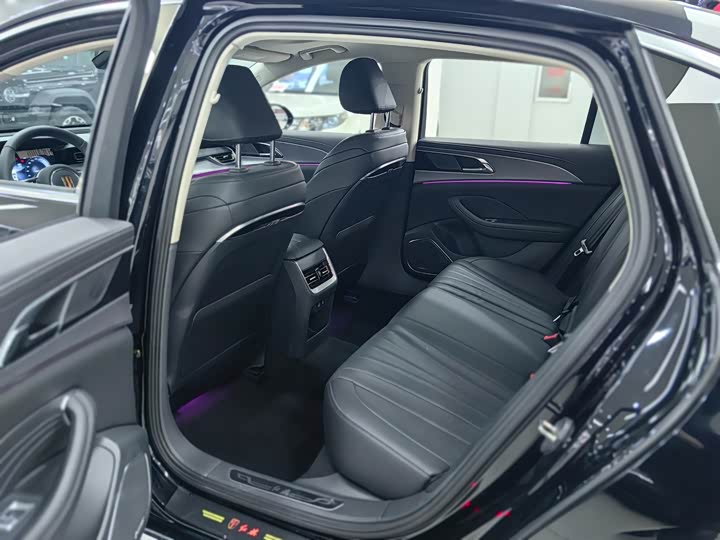 Фото 5 - Hongqi H5