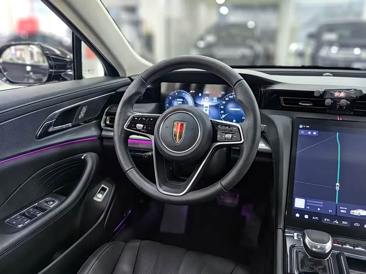 Фото 8 - Hongqi H5