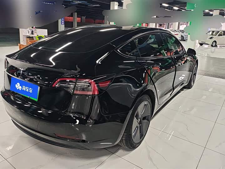 Фото 3 - Tesla Model 3