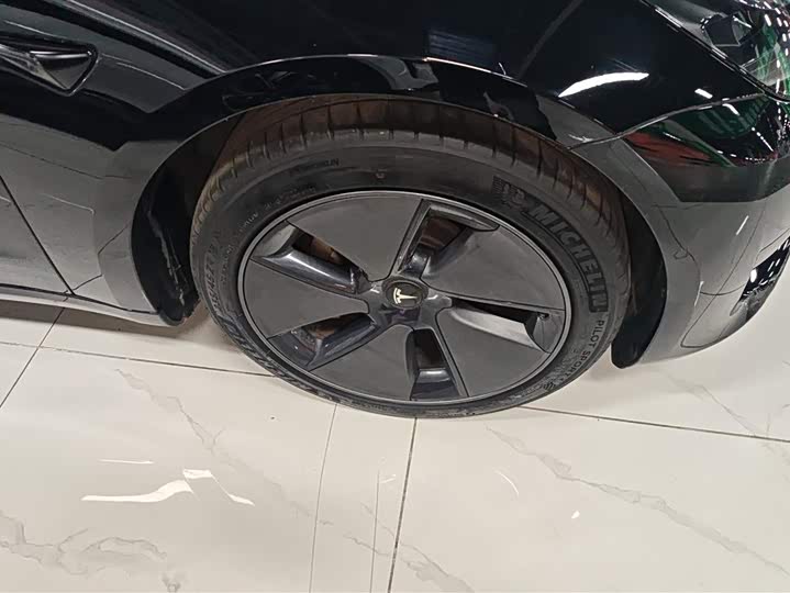 Фото 6 - Tesla Model 3