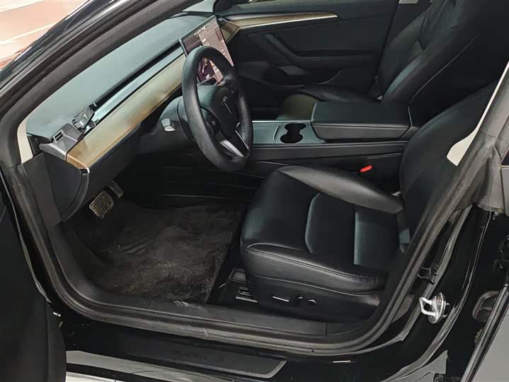 Фото 9 - Tesla Model 3