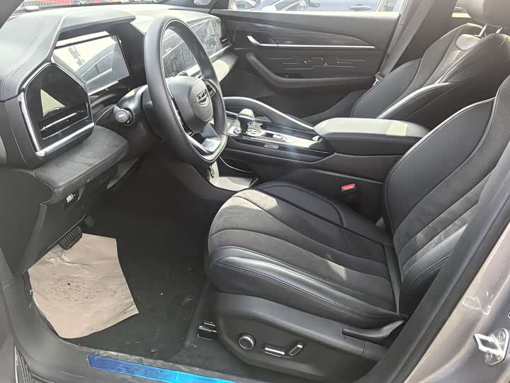 Фото 6 - Geely Monjaro