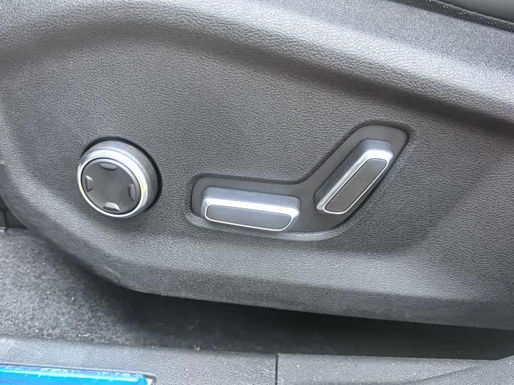 Фото 7 - Geely Monjaro