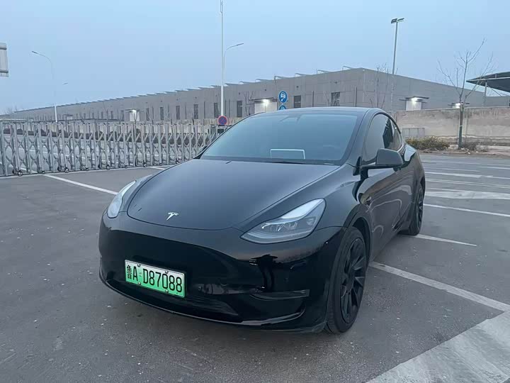 Фото 1 - Tesla Model Y