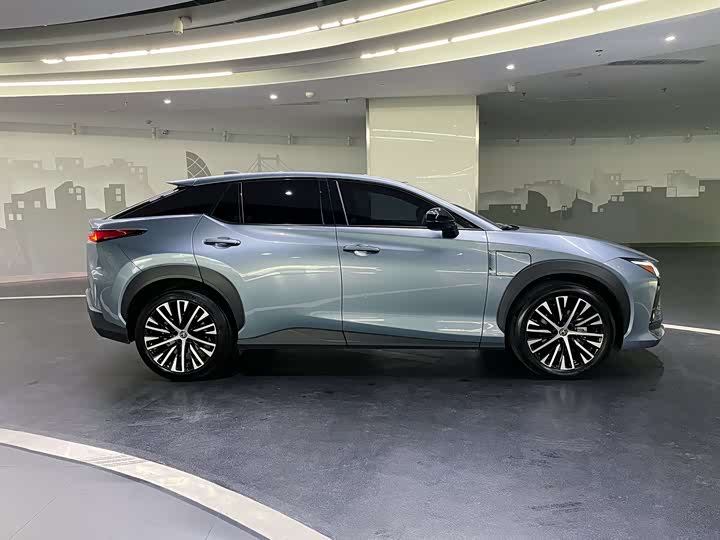 Фото 7 - Lexus RZ