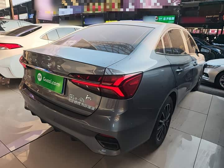 Фото 7 - Roewe i5