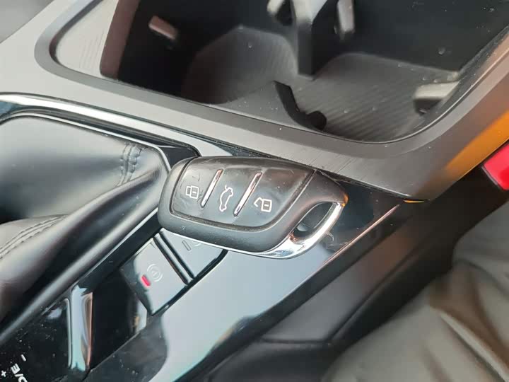 Фото 9 - Roewe i5