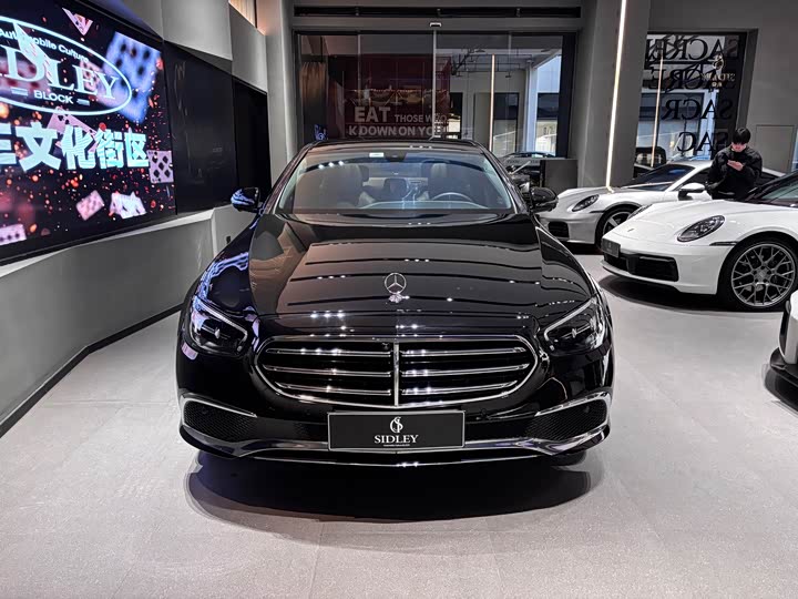 Фото 2 - Mercedes-Benz E-Class